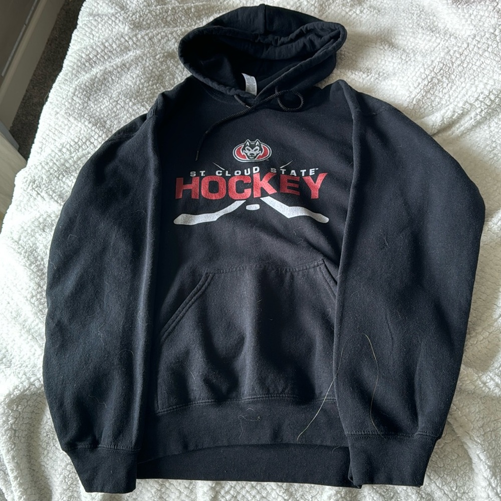 st. cloud state hockey hoodie, men’s medium